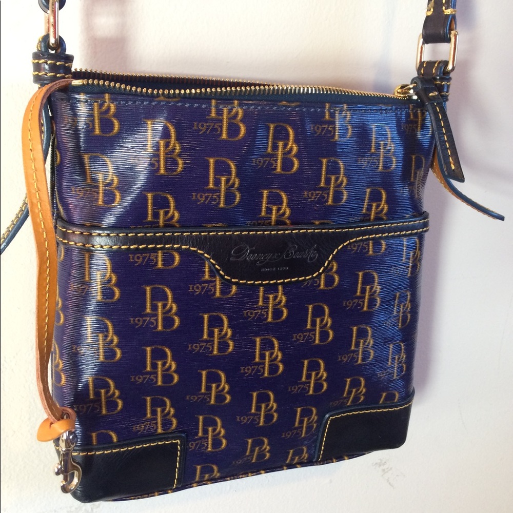 Dooney & Bourke side bag - Picture 2 of 8